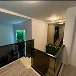 Modern Glam Duplex تيرانا